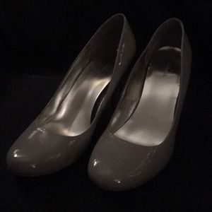 Patent look gray heels